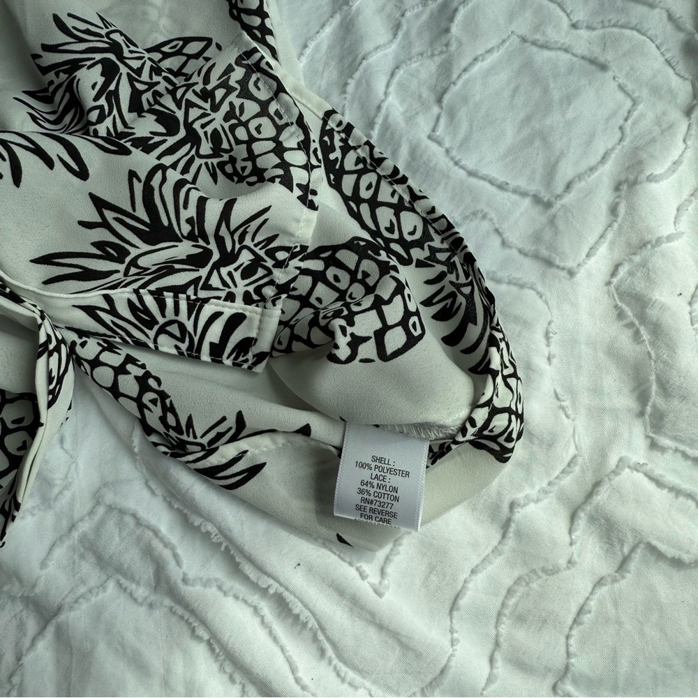 Candie’s Pineapple Print Sleeveless Top - Black & White Collared Button Up - Picture 6 of 6